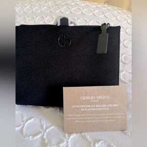 NEW Giorgio Armani Beauty Pouch Clutch Bag
NWT
Purse Makeup Cosmetic Vanity Case